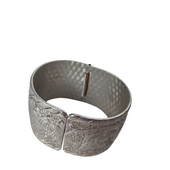 Vintage Wide Engraved Silver Tone Hinged Cuff Bracelet Bangle Statement Western - Picture 4 of 7